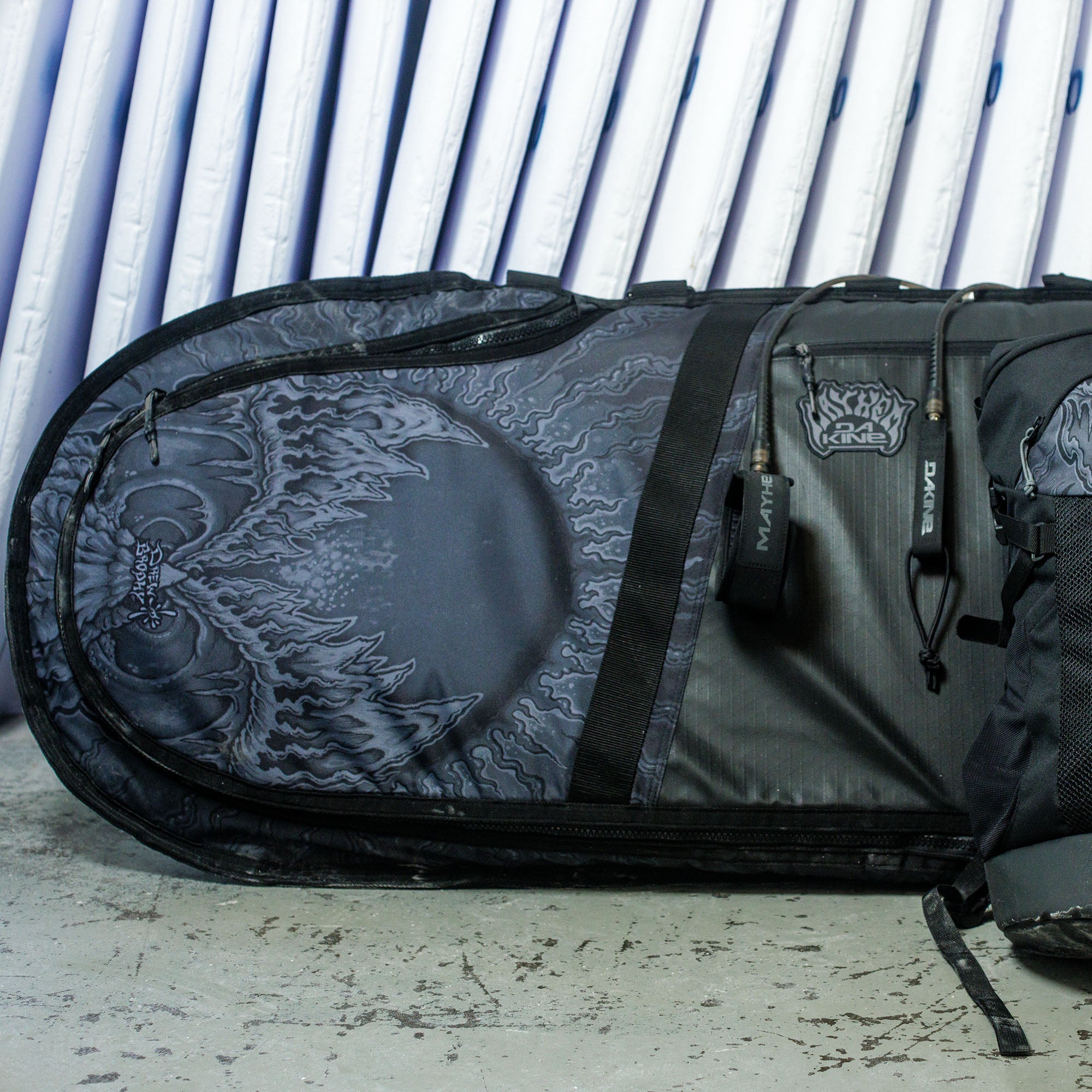 Daylight DLX Surfboard Bag Thruster X Mayhem - Mayhem Black - Image 4